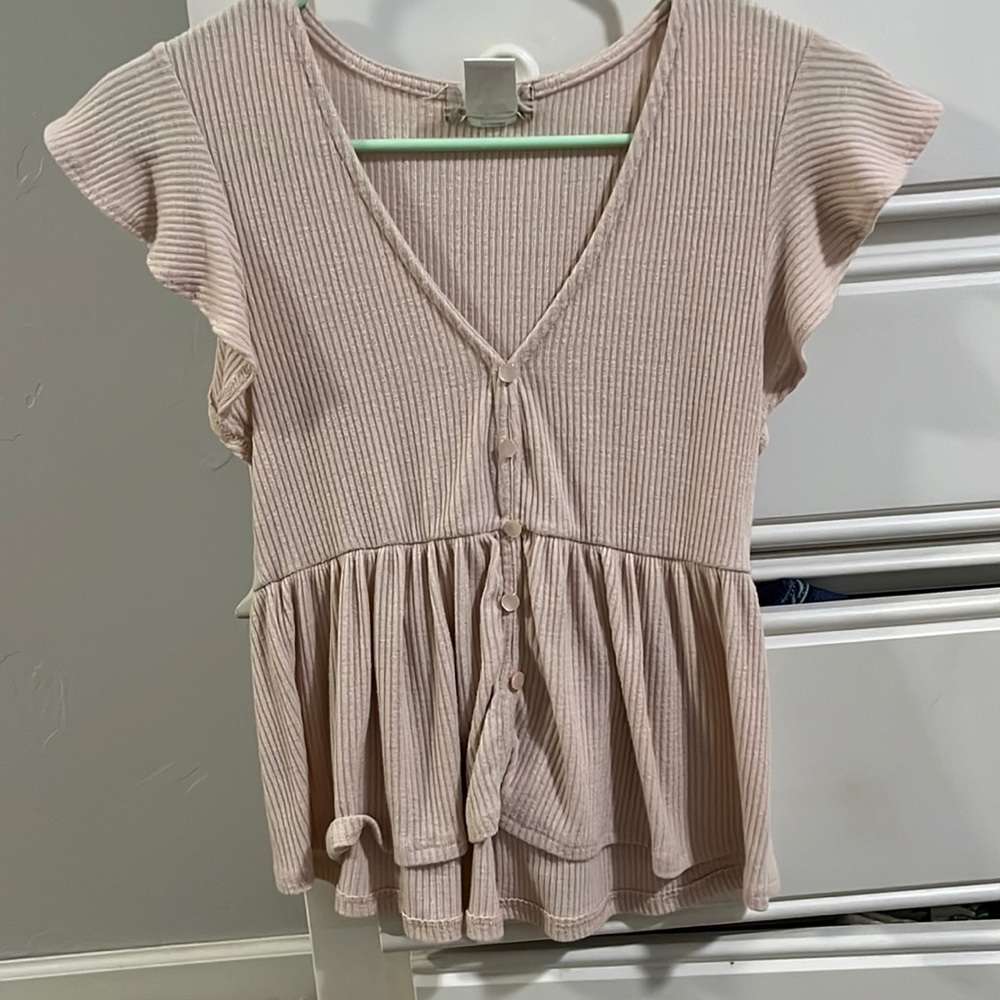 Light pink top no damage